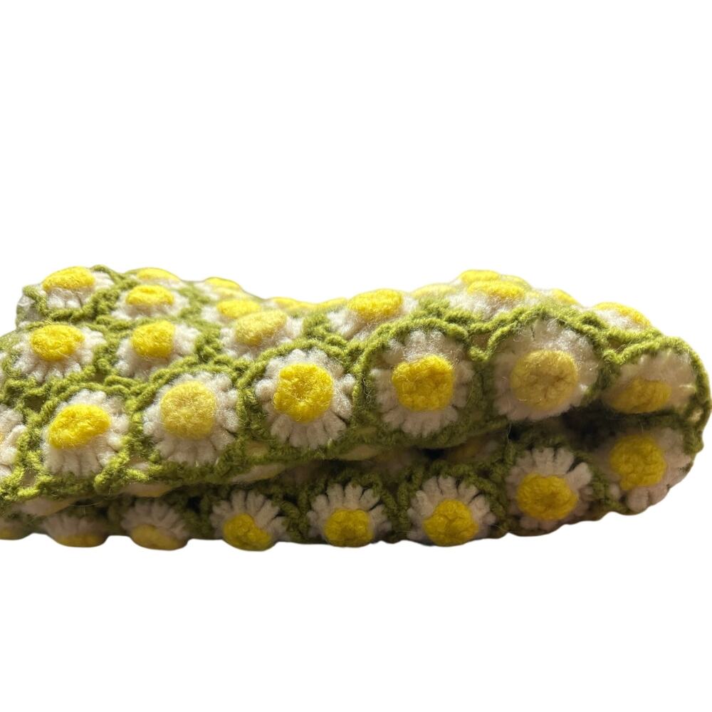 Vintage Crocheted Daisy Chain Lap Afghan Blanket